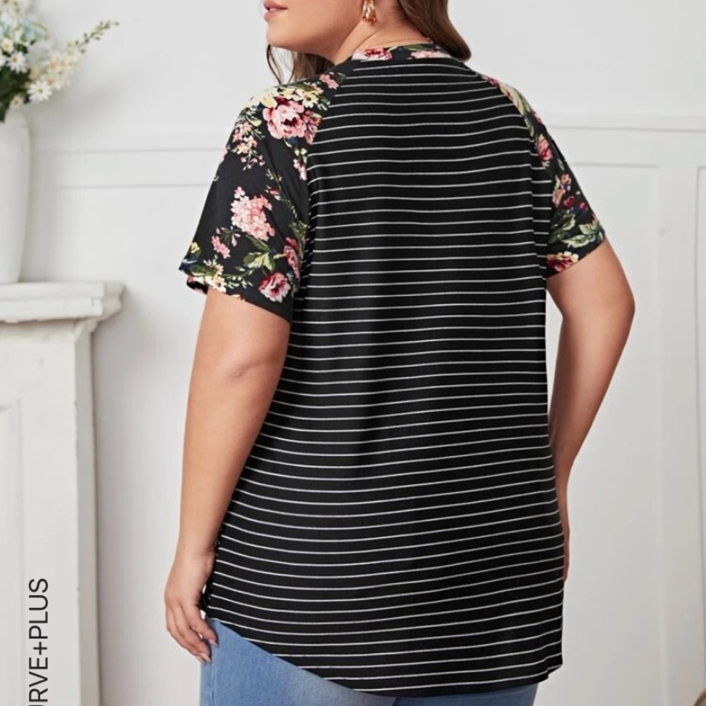 Never used. Size 5x = 22 Plus & Floral Print Raglan Sleeve Tee